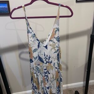 Flowy tank top with flowers